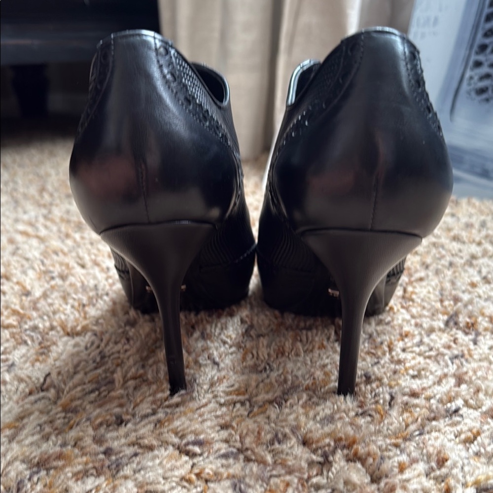 Gucci Women's Black Lace-Up Shoes - Picture 4 of 10